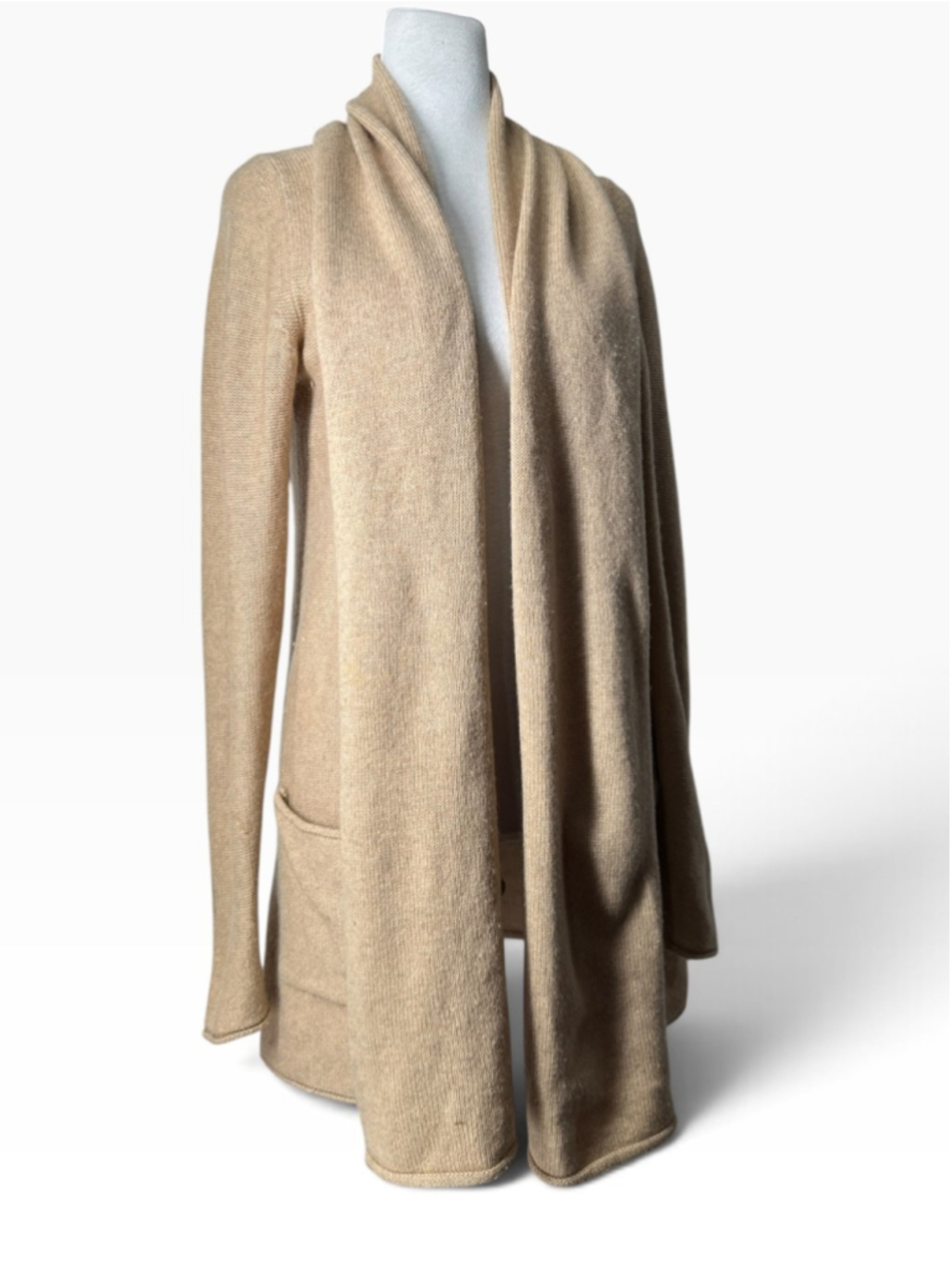 Aritzia Babaton cardigan Cashmere-wool Blend neutral minimalist warm
Cozy sz M